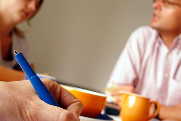 Konuşulan kişinin sosyal statüsü ses tonunu değiştiriyor