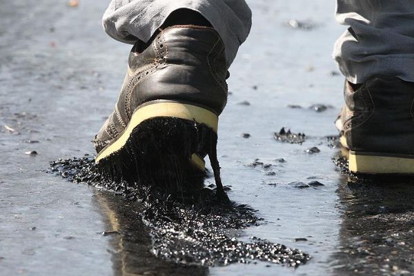 'Yazın sıcaktan eriyen yolların alternatifi beton yol'