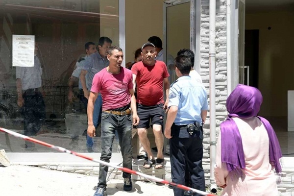 İstanbul'da 5 katlı binada göçük: 1 ölü