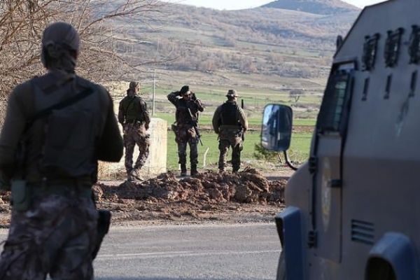 1 haftada 13 canlı bomba yakalandı