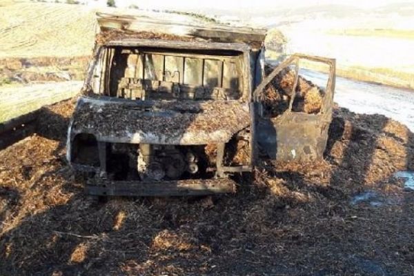 Gaziantep saman yüklü kamyonet yandı