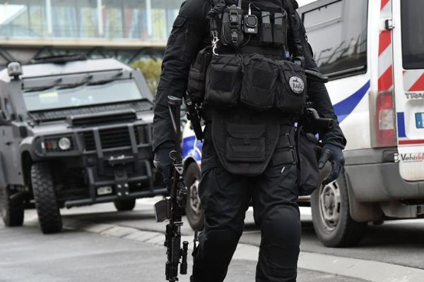 Paris'te saldırı alarmı!