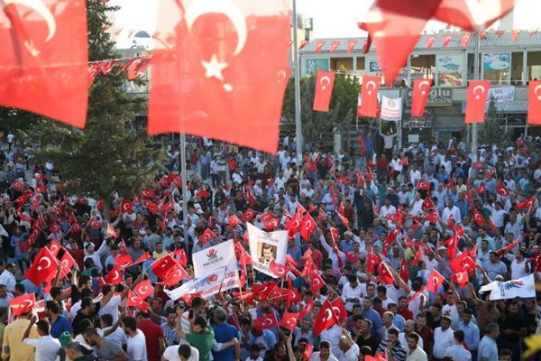 Suruç'ta PKK'ya Türk bayraklı tepki