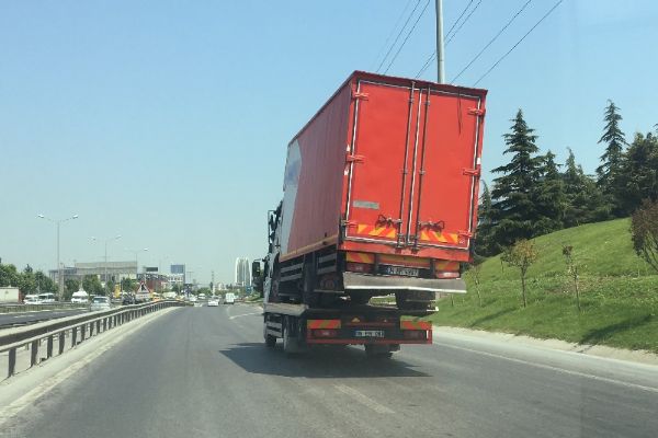 Trafikte bu kadar da olmaz dedirten olay