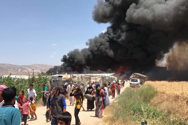 Lübnan'da Suriyelilerin kaldığı Raed kampında yangın!