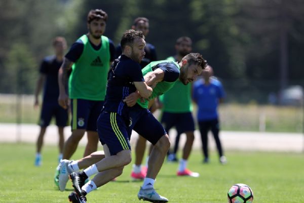Fenerbahçe hazırlıklarını sürdürüyor