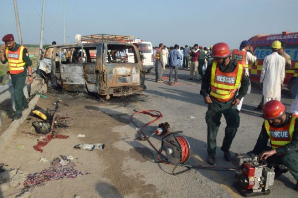 Minibüs alev aldı: 6 ölü