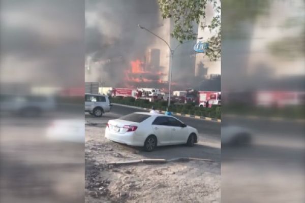 Kuveyt'te sıcaklık bina yangınına neden oldu