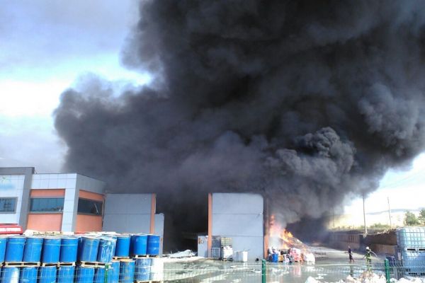 Kimyasal atık fabrikasında yangın