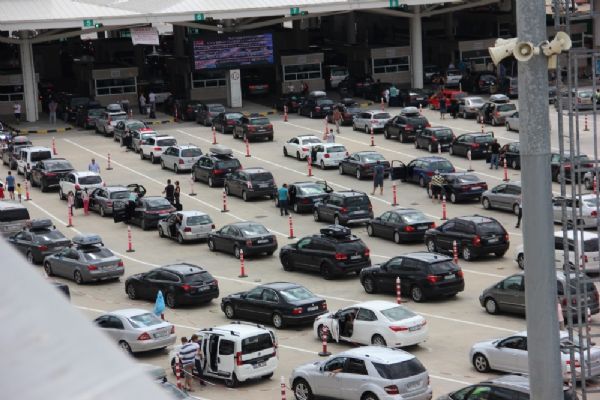 Akın akın Türkiye'ye geliyorlar