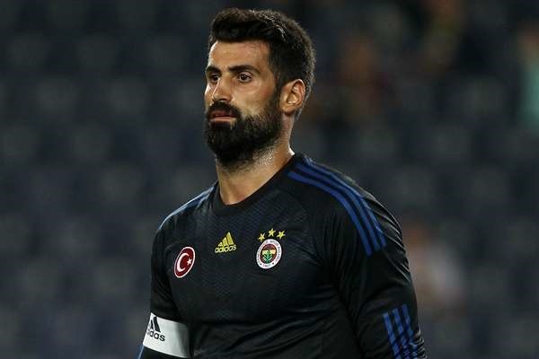 Volkan takım arkadaşını fırçaladı: Adam gibi oynasa büyük takımlara gider