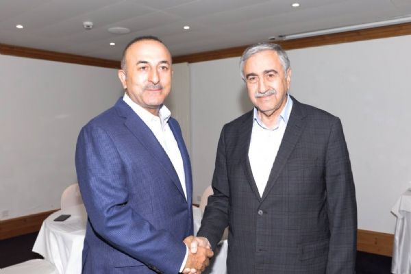 Bakan Çavuşoğlu ve Akıncı bir araya geldi