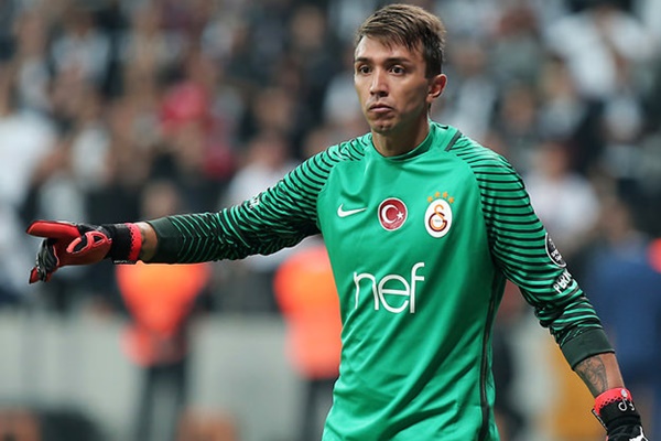 Muslera hiç düşünmeden imzalarım