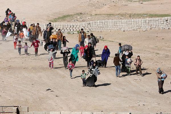 IŞİD, Musul'dan kaçan sivillere saldırdı: 32 ölü