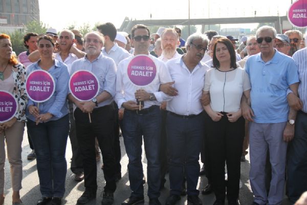 Adalet Yürüyüşü'ne HDP'li gruplar da katıldı