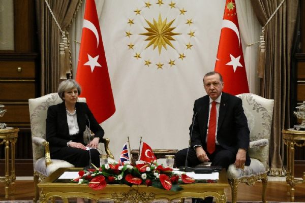 Cumhurbaşkanı Erdoğan, İngiltere başbakanı ile görüştü