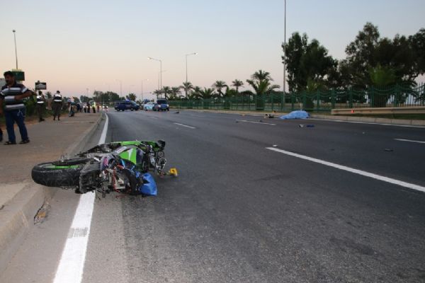 Otomobille çarpışan motosikletli hayatını kaybetti