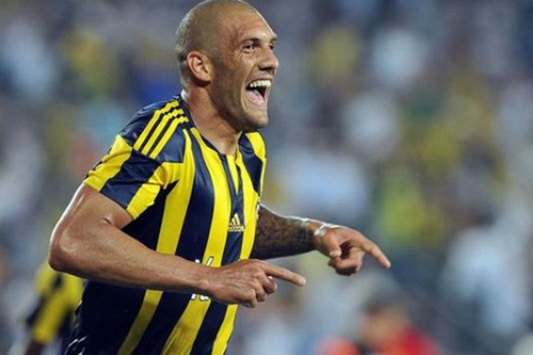 Fenerbahçe'de büyük deprem! 2 ay daha sahalardan uzak kalacak