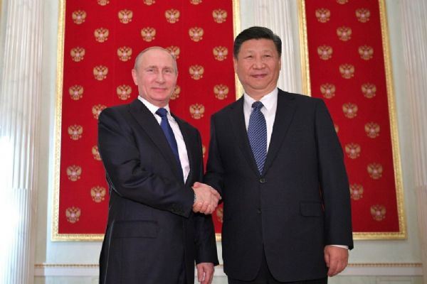 Putin, Çinli mevkidaşıyla bir araya geldi