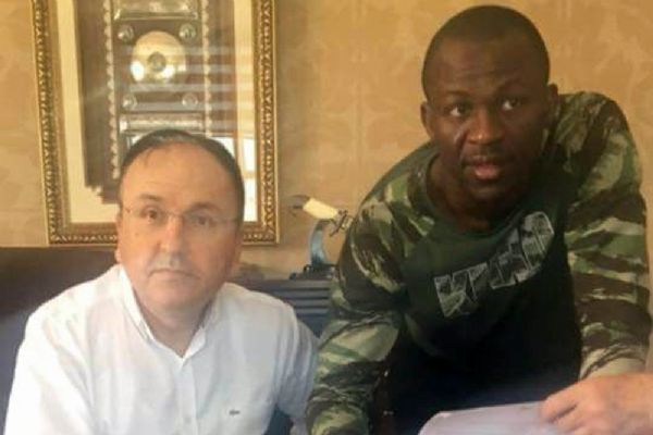 Everton'dan Türkiye'ye: İmzayı attı