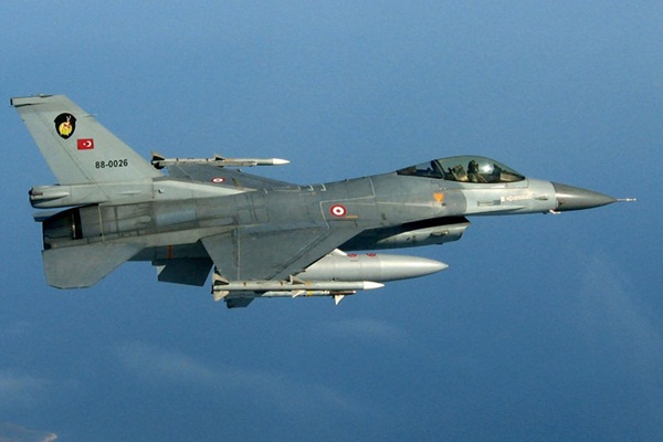 Savaş uçakları Kuzey Irak'ı vurdu: 9 PKK'lı öldü