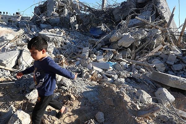 İsrail Kudüs'te Filistinli bir ailenin daha evini yıktı