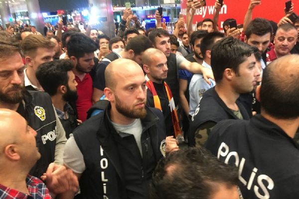 Sneijder coşkuyla karşılandı