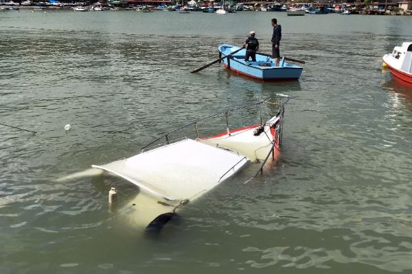 Fırtına tekne batırdı