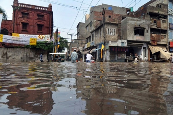 Pakistan'da sel felaketi: 43 ölü!