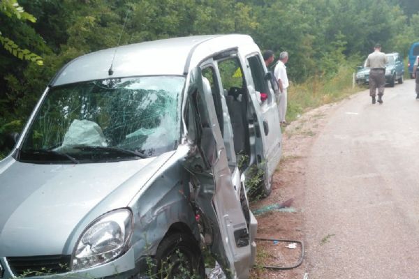 TIR ile hafif ticari araç çarpıştı! Ölü ve yaralılar var