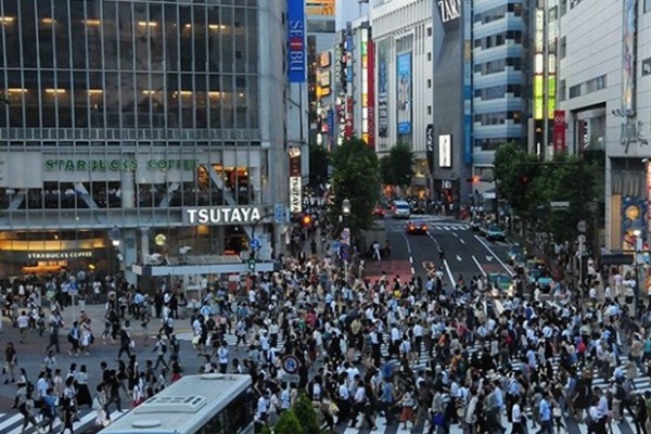 Japonya nüfusu giderek eriyor