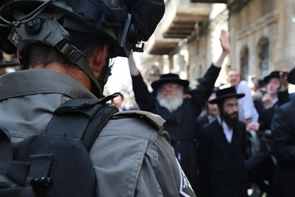 Haredi Yahudileri polise saldırdı