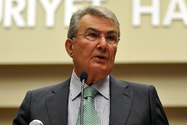 Deniz Baykal neden yürümüyor?