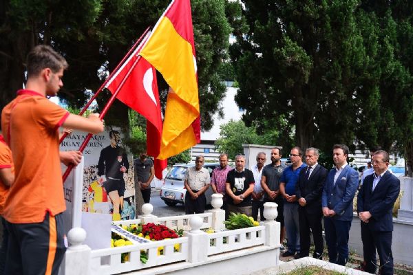 Turgay Şeren mezarı başında anıldı
