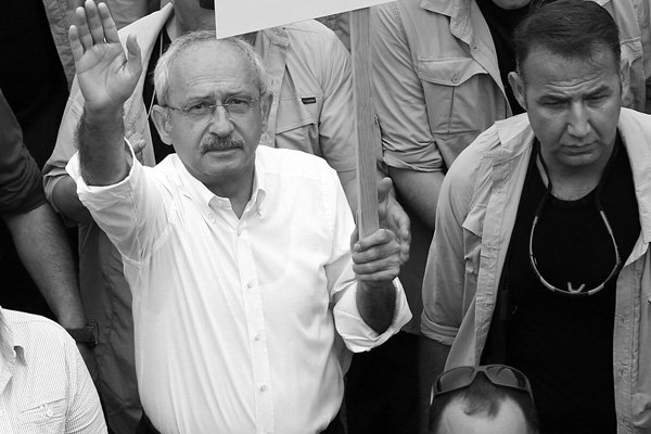 Kılıçdaroğlu İstanbul il sınırından girdi!