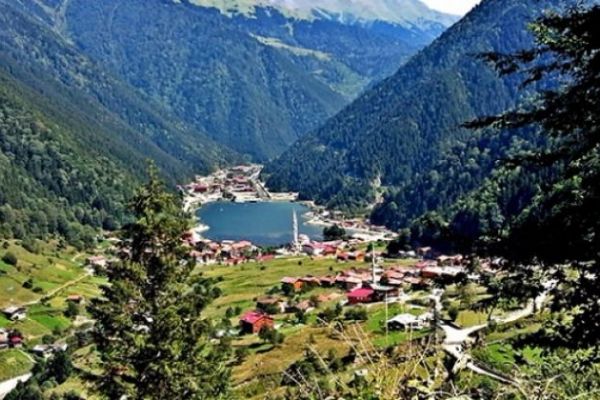 Arap turistler Uzungöl'e akın ediyor