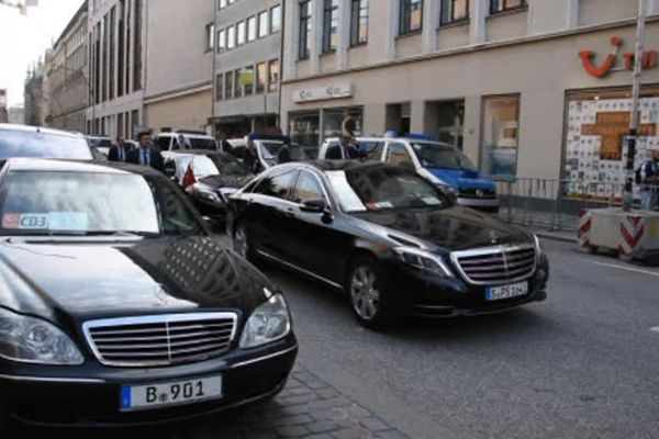 Erdoğan'ın konvoyu Hamburg'da 10 dakika bekletildi