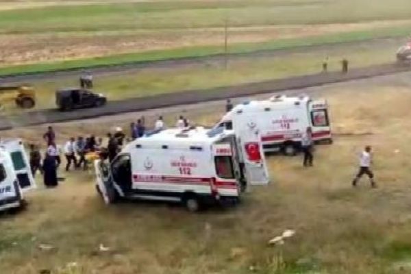 Düğün yolculuğu kana bulandı! Ölü ve yaralılar var