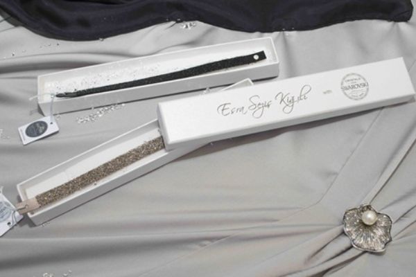 Esra Seziş Kiğılı with Swarovski Tasarımları Dünyaya Açılıyor