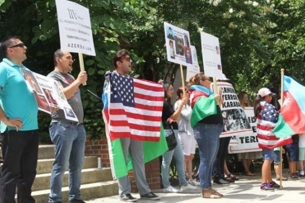 ABD'de yaşayan Azeriler Ermenistan'ı protesto etti