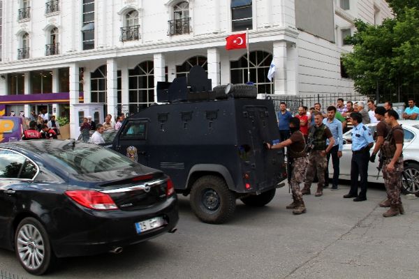 Erzurum'da silahlı kavga: 1'i polis 4 yaralı