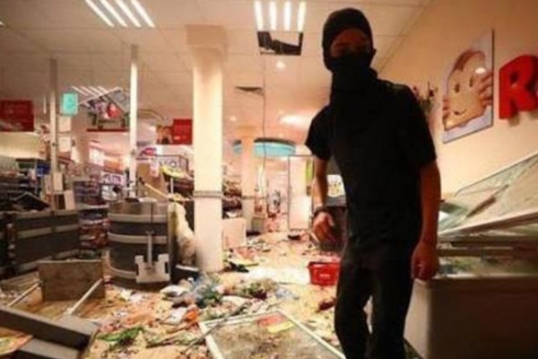 Almanya'da yağma başladı