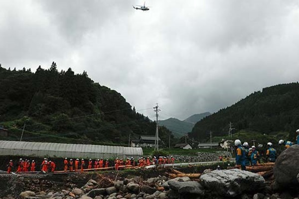 Ülke sulara gömüldü: 16 ölü!