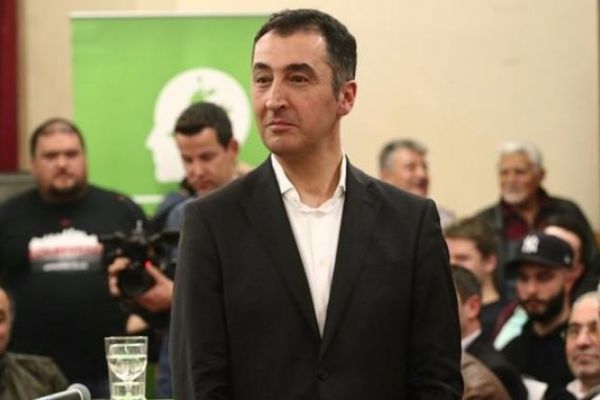 Cem Özdemir: Hamburg'daki protestolar gereksiz