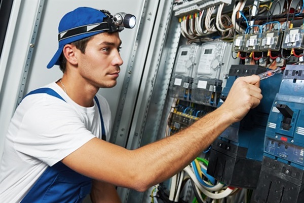 Sıcaklar elektrik tüketimini artırdı