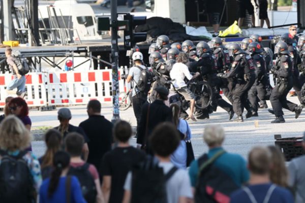 Hamburg'da gözaltı sayısı 265'e yükseldi