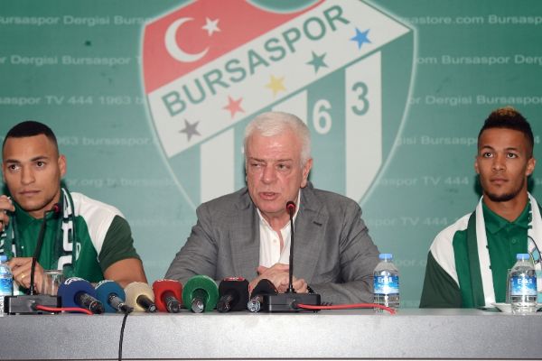 Bursaspor'da çifte imza