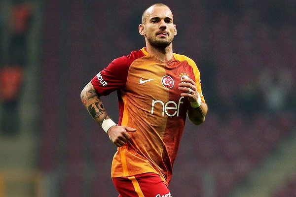 Özbek'ten Sneijder'e: Sözleşmeni feshetmezsen...