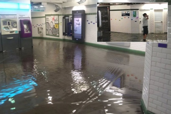 Paris metrosu sular altında