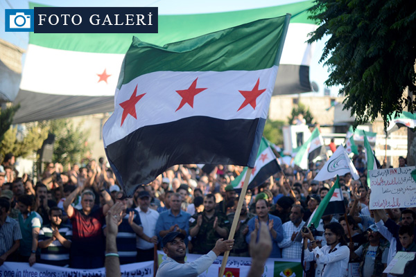 Suriye'de halk PKK'yı protesto etti!